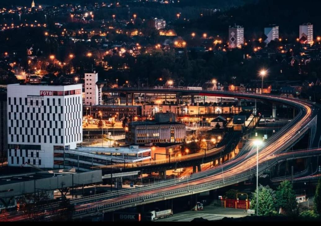 Le Bonheur 1 & 2 Parking Et Wifi Gratuits Daire Charleroi Dış mekan fotoğraf